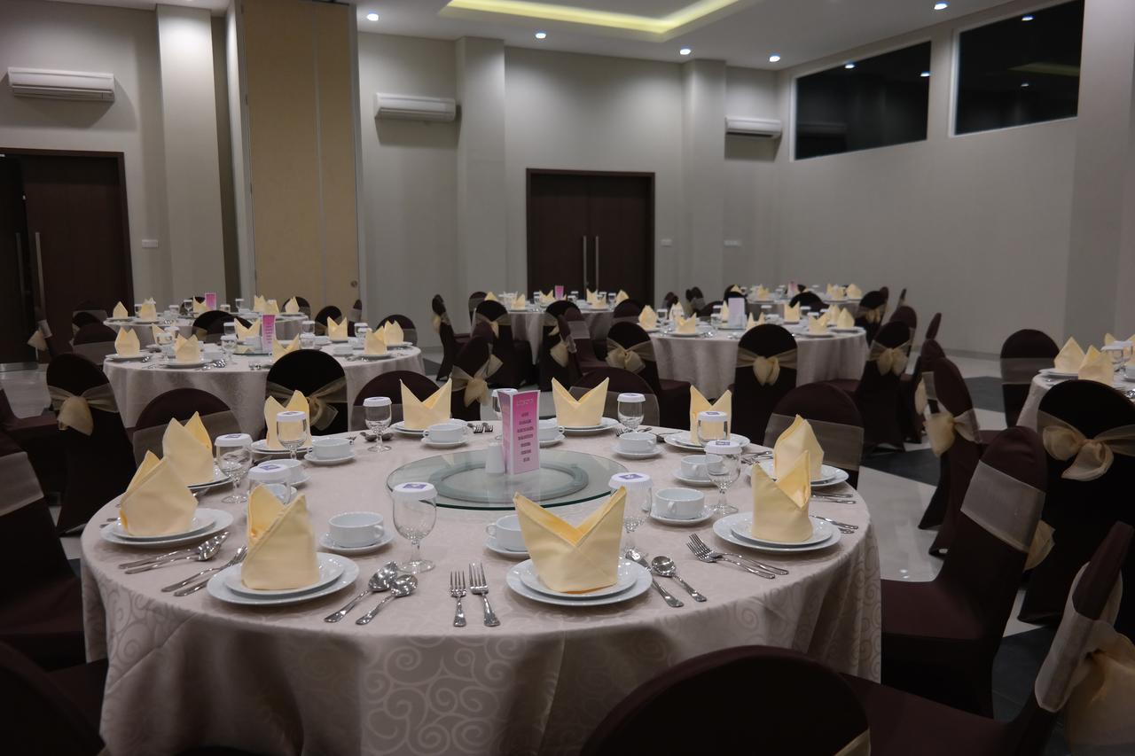 Amantis Hotel Demak Luaran gambar