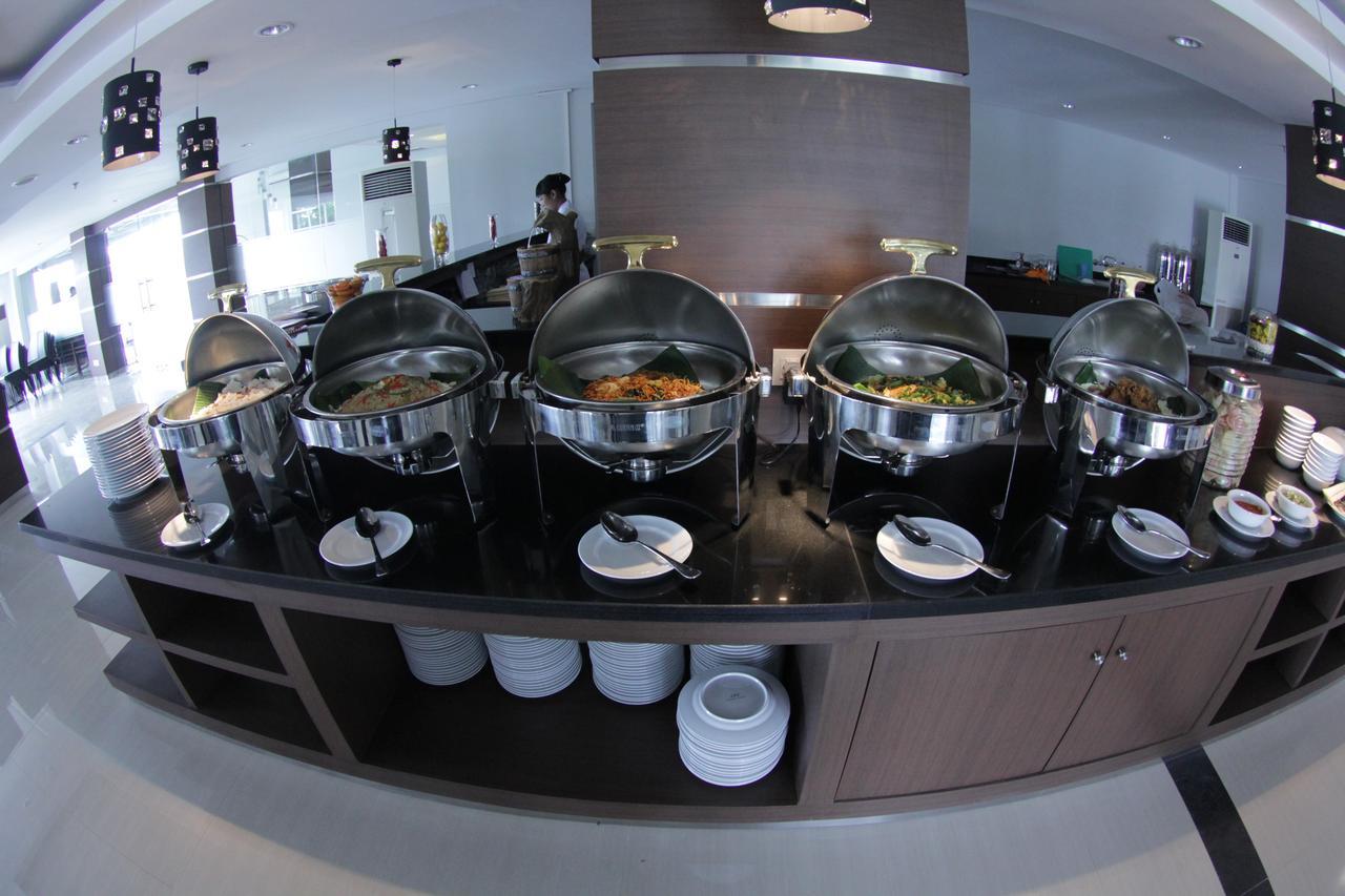 Amantis Hotel Demak Luaran gambar