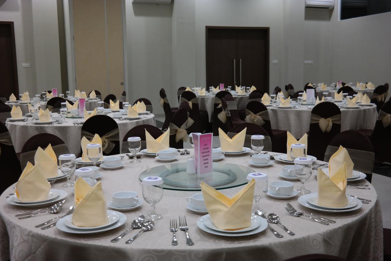 Amantis Hotel Demak Luaran gambar